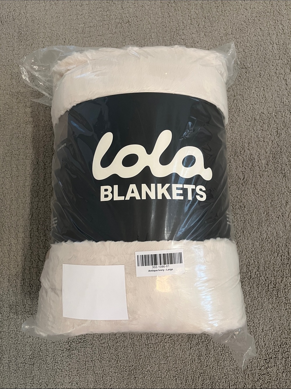 🩷 Lola Blanket Large Antique Ivory NWT Sealed TikTok Viral Luxury Faux Fur Throw